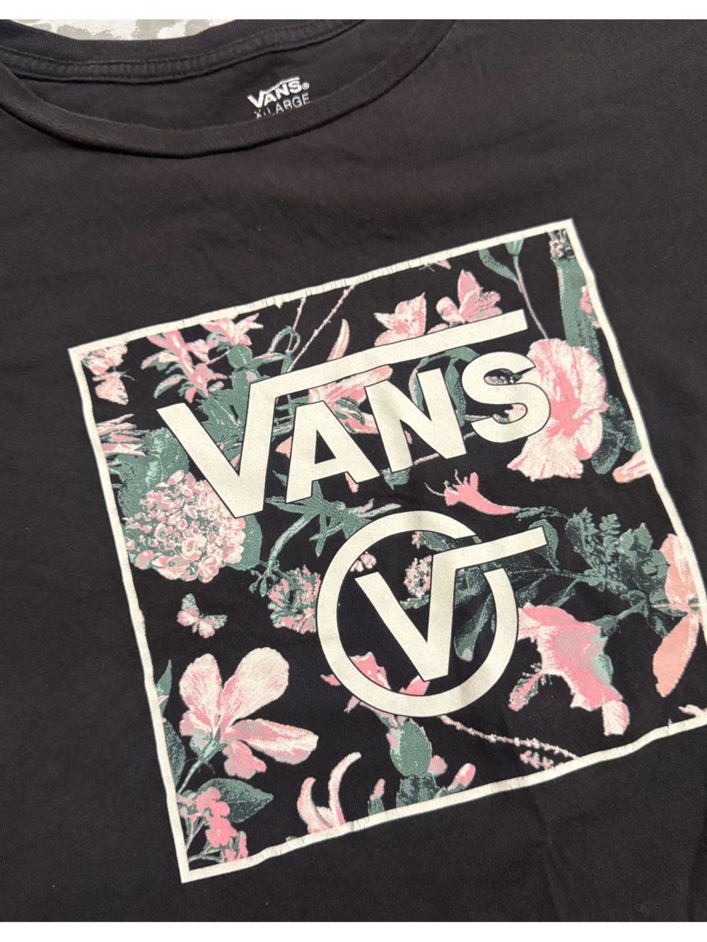 Vans Black Short-Sleeve Floral Logo Crop - Picture 2 of 3